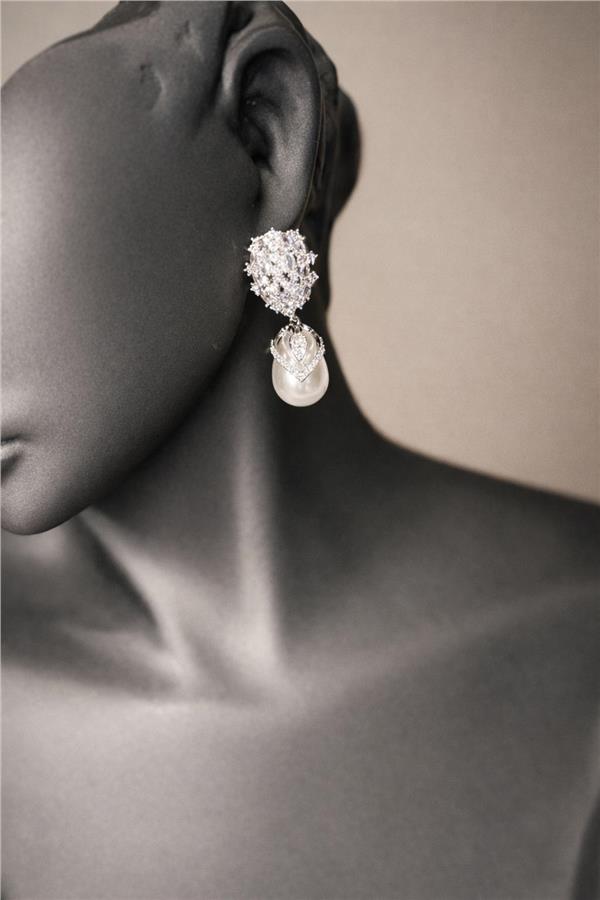 Leah Kristal Zirkon Taşlı Damla İnci Detaylı Küpe